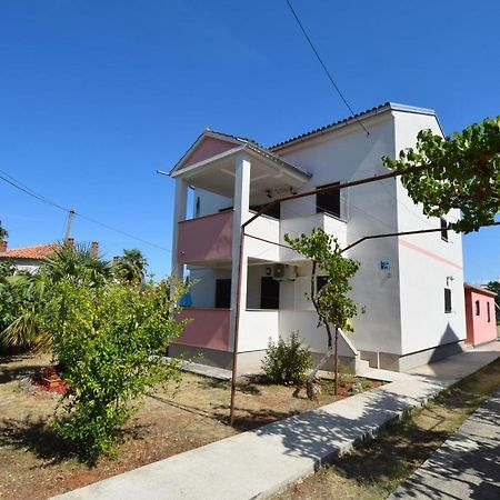 Apartments Petrovic Malinska Bagian luar foto
