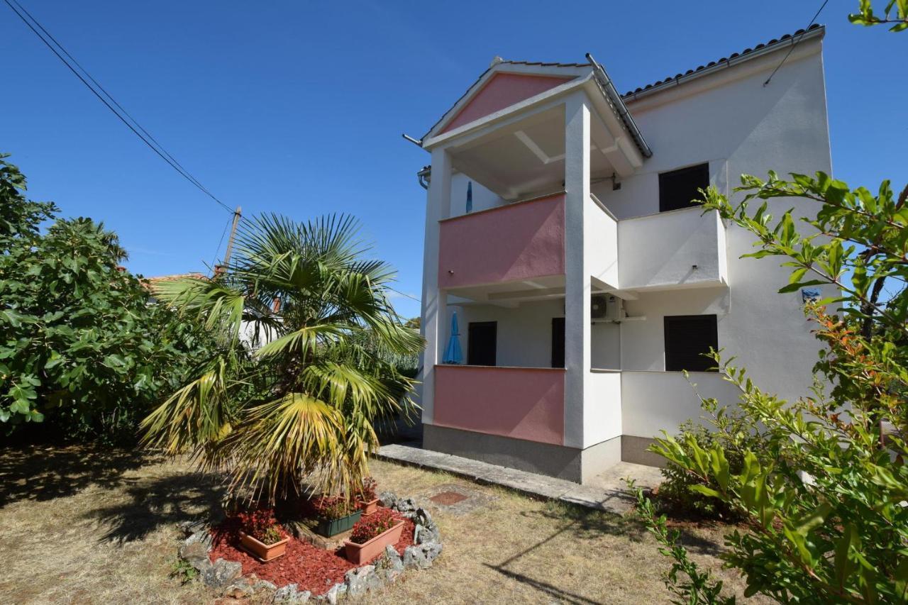 Apartments Petrovic Malinska Bagian luar foto