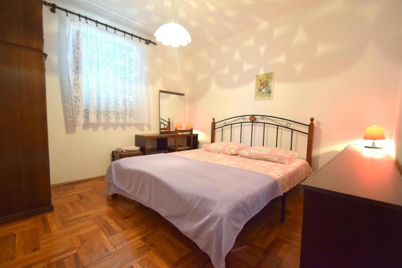 Apartments Petrovic Malinska Bagian luar foto