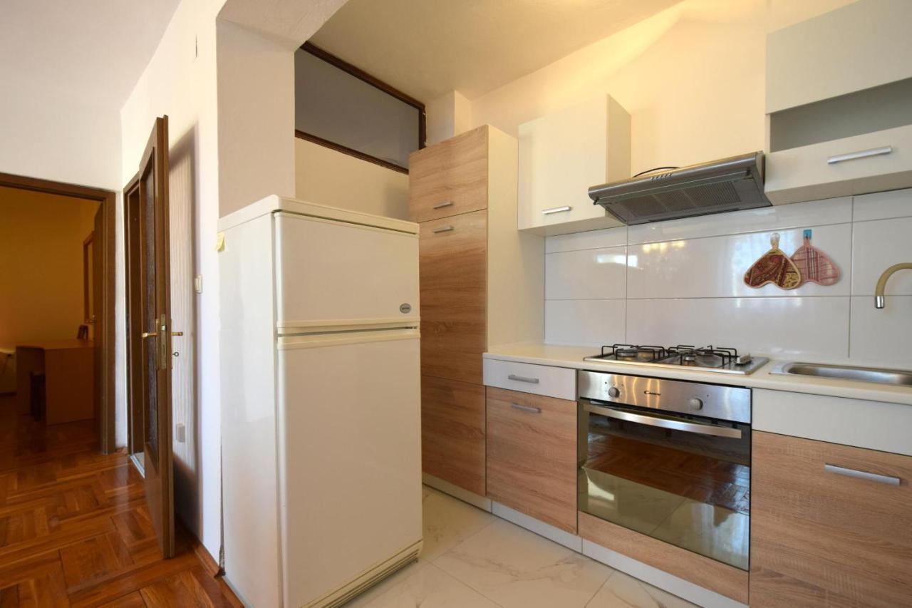 Apartments Petrovic Malinska Bagian luar foto