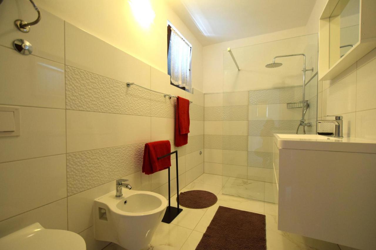 Apartments Petrovic Malinska Bagian luar foto