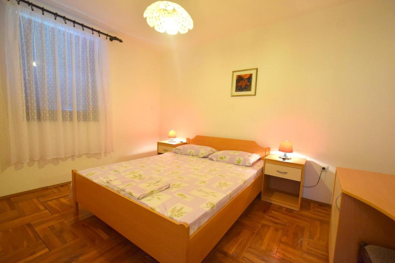 Apartments Petrovic Malinska Bagian luar foto