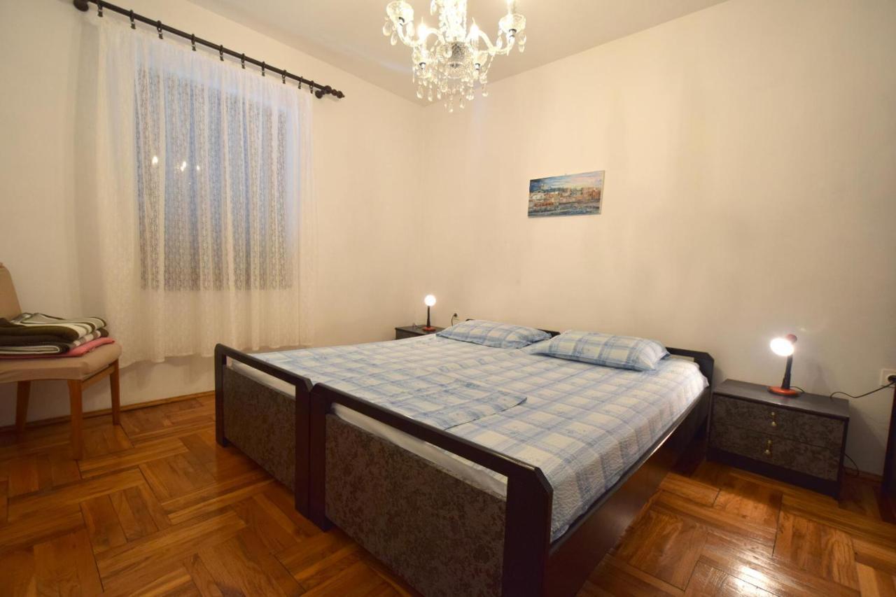 Apartments Petrovic Malinska Bagian luar foto