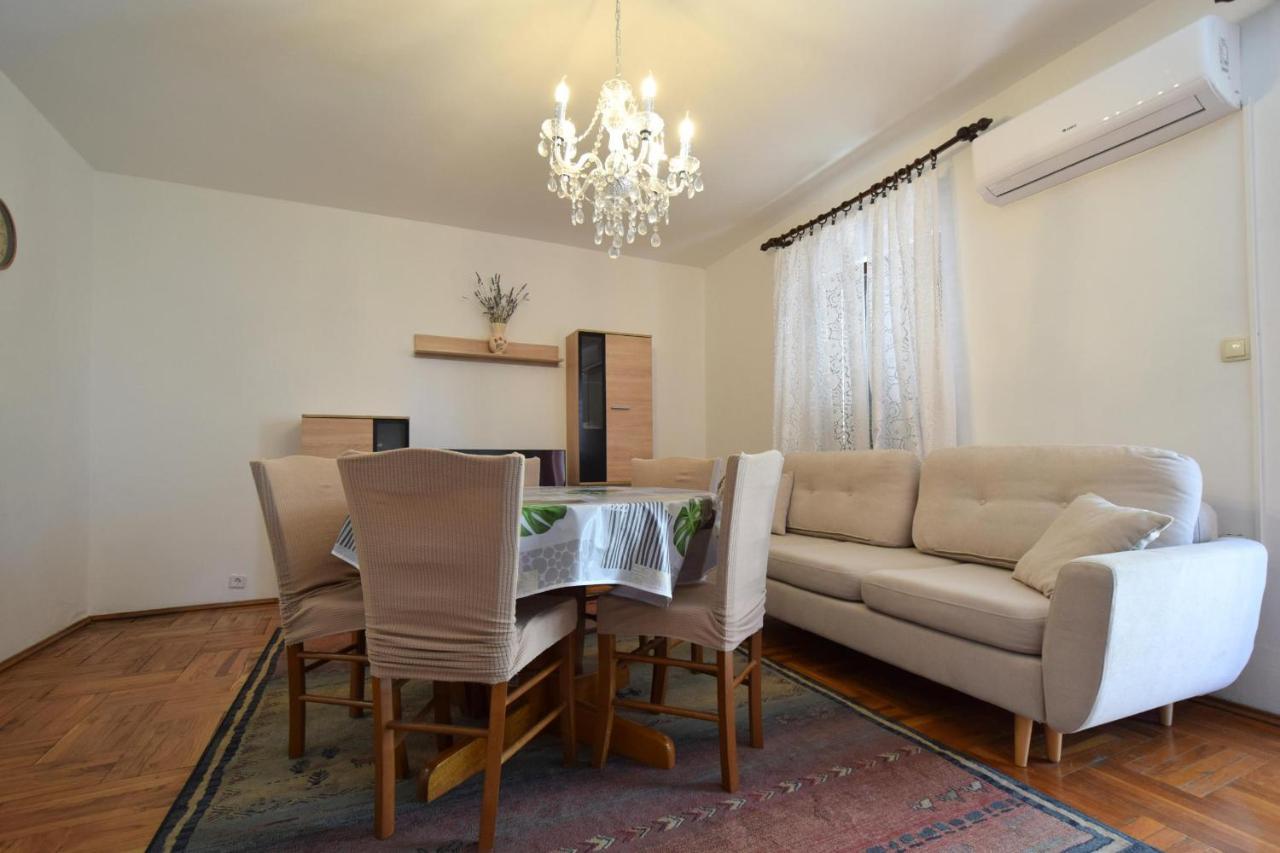 Apartments Petrovic Malinska Bagian luar foto
