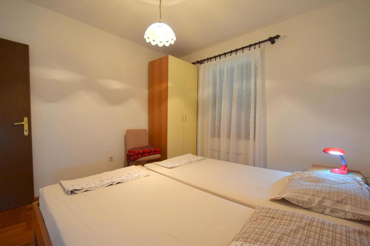 Apartments Petrovic Malinska Bagian luar foto