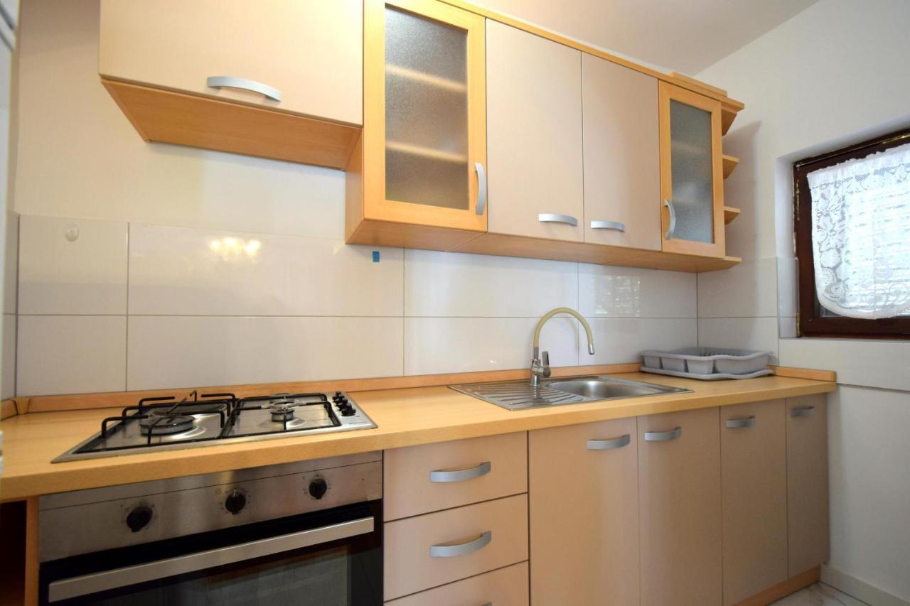 Apartments Petrovic Malinska Bagian luar foto